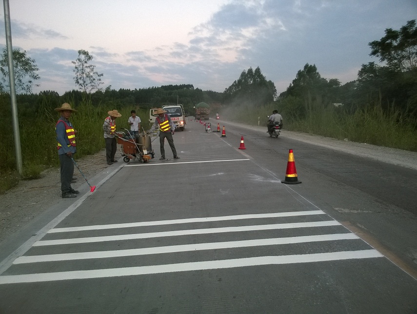 道路热熔减速线施工